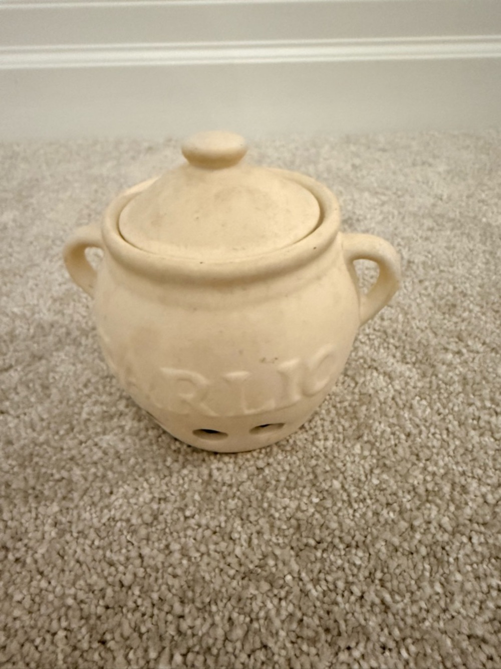 Cream Stoneware Garlic Keeper with Lid